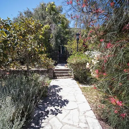 Riza Stone Cottage, Romantic House, Pet Friendly Vakantiehuis *