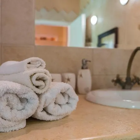 بيت للعطل Riza Stone Cottage, Romantic House, Pet Friendly Vátos