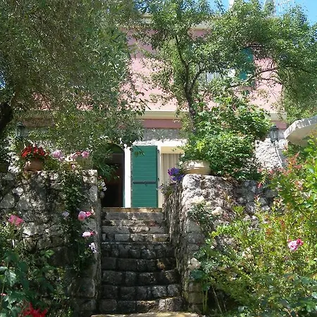 Riza Stone Cottage, Romantic House, Pet Friendly *