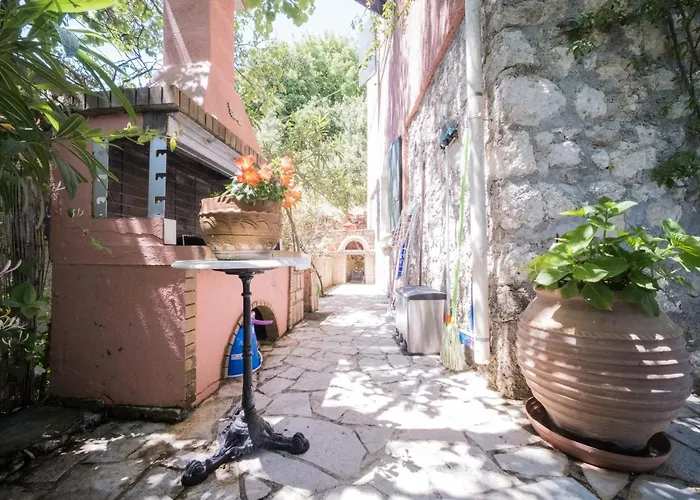 Riza Stone Cottage, Romantic House, Pet Friendly *