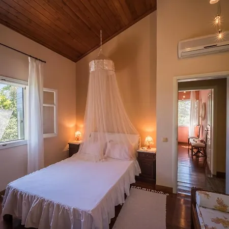 Riza Stone Cottage, Romantic House, Pet Friendly Vátos